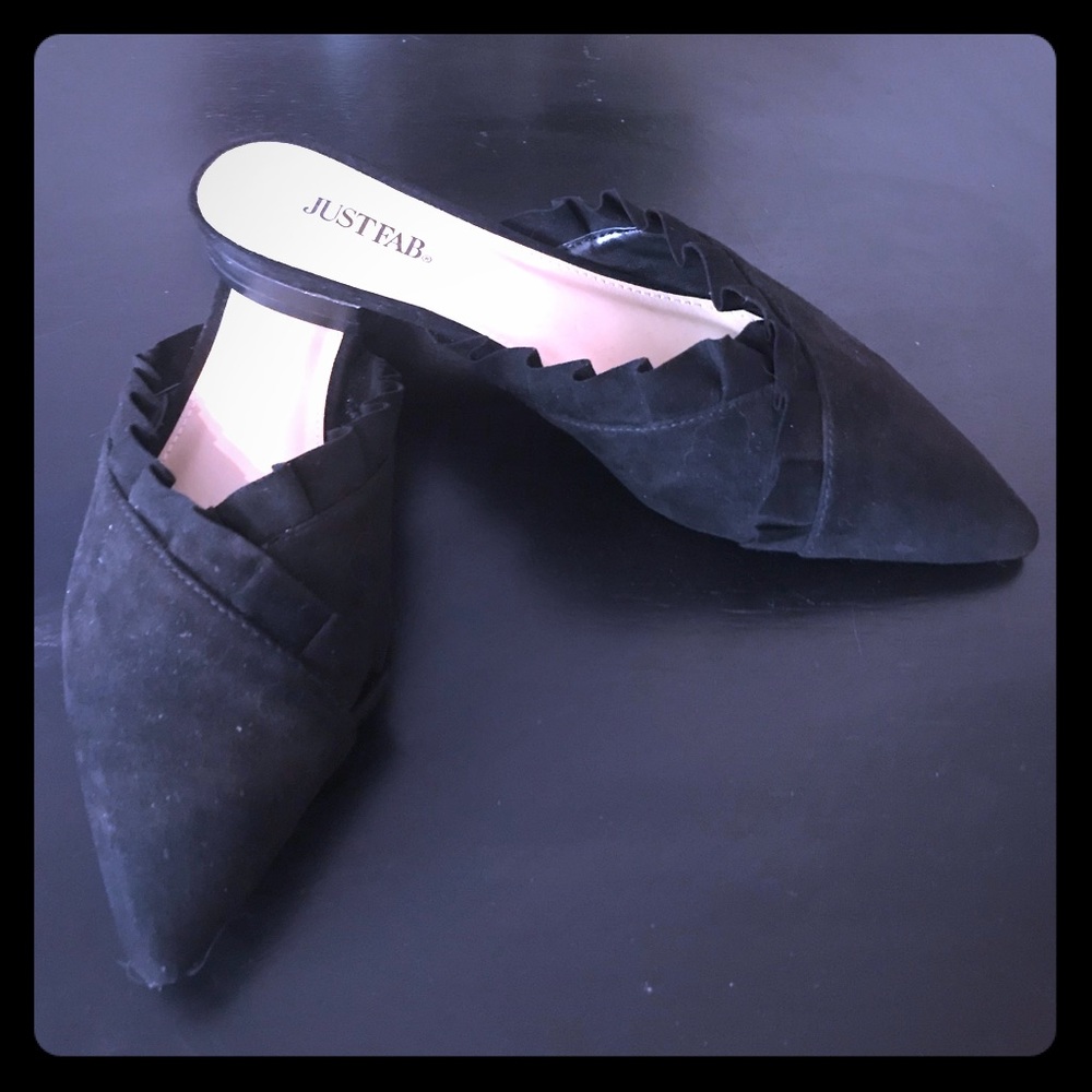 black pointed-toe mules